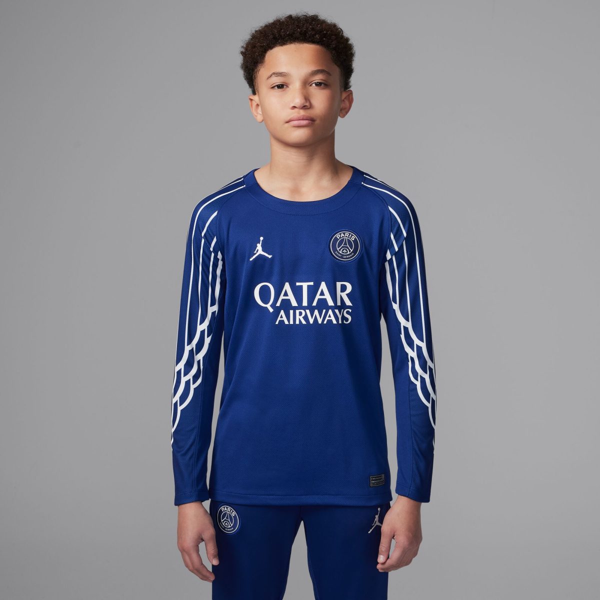 maillot fourth stadium psg jordan 2425 – manches longues – enfant Série | Maillots et Vêtements PSG Exclusifs sur PSG Shop