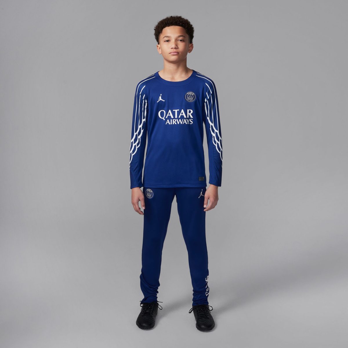 maillot fourth stadium psg jordan 2425 – manches longues – enfant Série | Maillots et Vêtements PSG Exclusifs sur PSG Shop