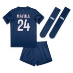 tenue domicile psg nike 2425 – jeune enfant avec flocage mayulu 24 Série | Maillots et Vêtements PSG Exclusifs sur PSG Shop